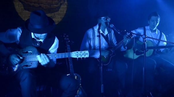 Ginger Pie Gypsy guy live in TNT ( Ginger Pie blues