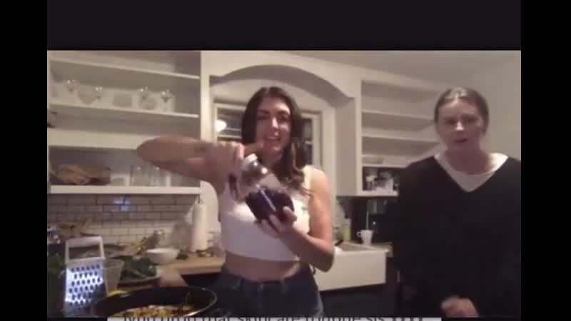 Lynn Gunn Sierra Kay Soup For Marsupials live