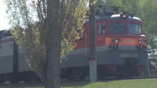 Электровоз ВЛ80С-2735/2506А с грузовым поездом