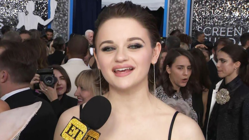 Joey King Talks Being Obsessed With Hot Priest Andrew Scott, SAG Awards