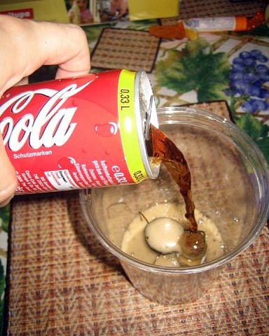 Coca cola 1886 года. Газированные напитки. Вишневая кола. Духи кока кола. Кола.