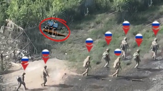 Horrible Attack! Ukrainian FPV drone brutally blow up entire Russian infantry entering Maryinka