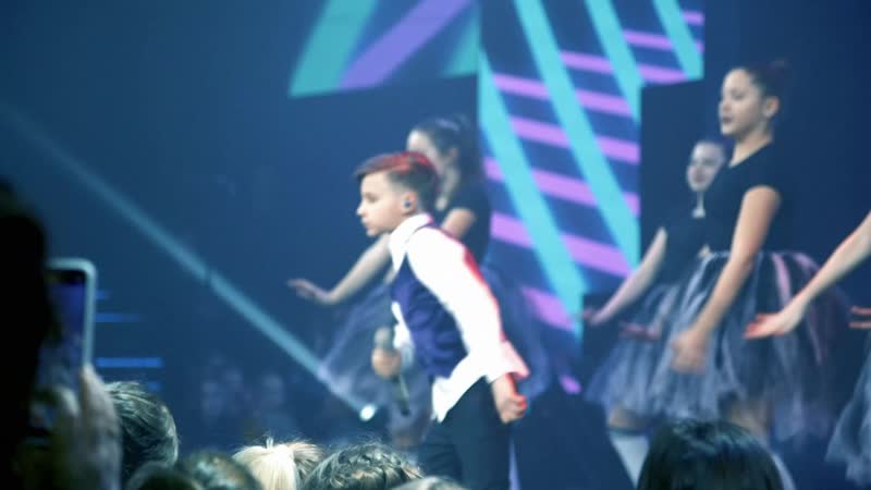 Backstage ( Denis