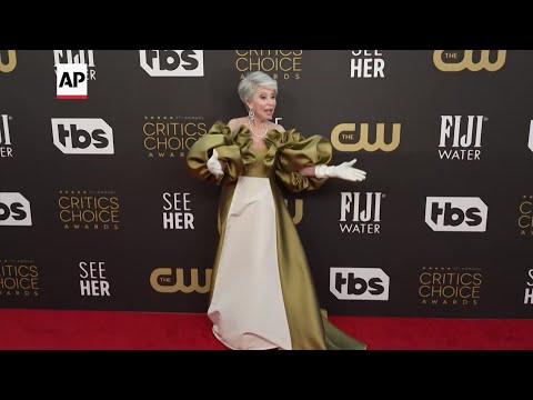 Gomez, Moreno, Smith hit Critics Choice