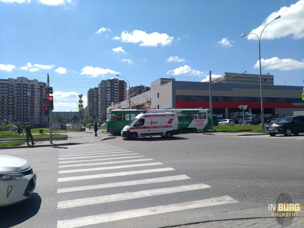 ДТП возле ТЦ "Ботаника Молл" Это картинка