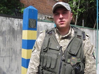 Контрабанда в гумовому човні. Харківські прикордонники вилучили тютюн з РФ