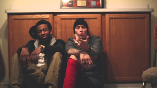 Machine Gun Kelly: Champions ft. Puff Daddy ( Official